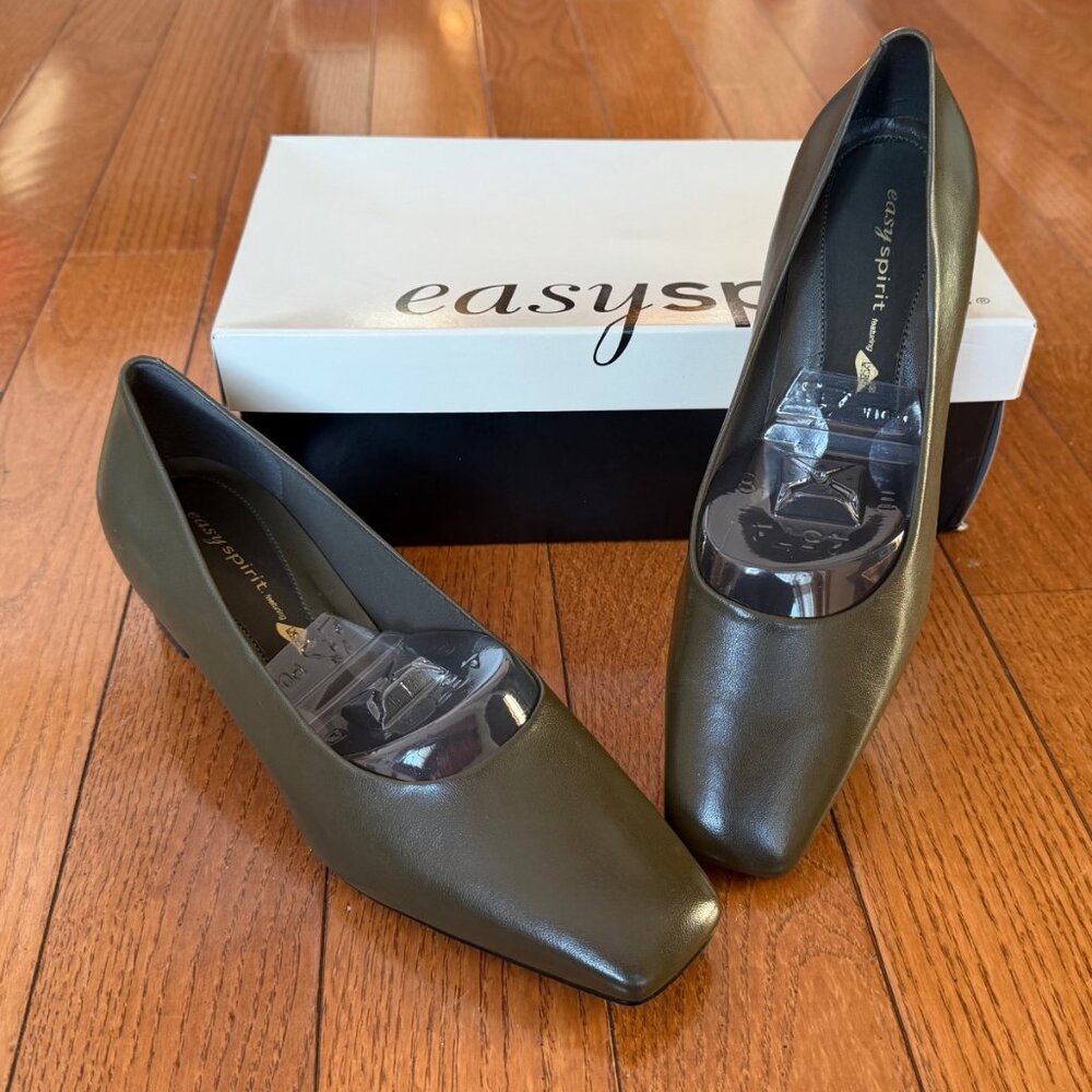 NWT Easy Spirit Dusky Green Leather Pumps - 8M